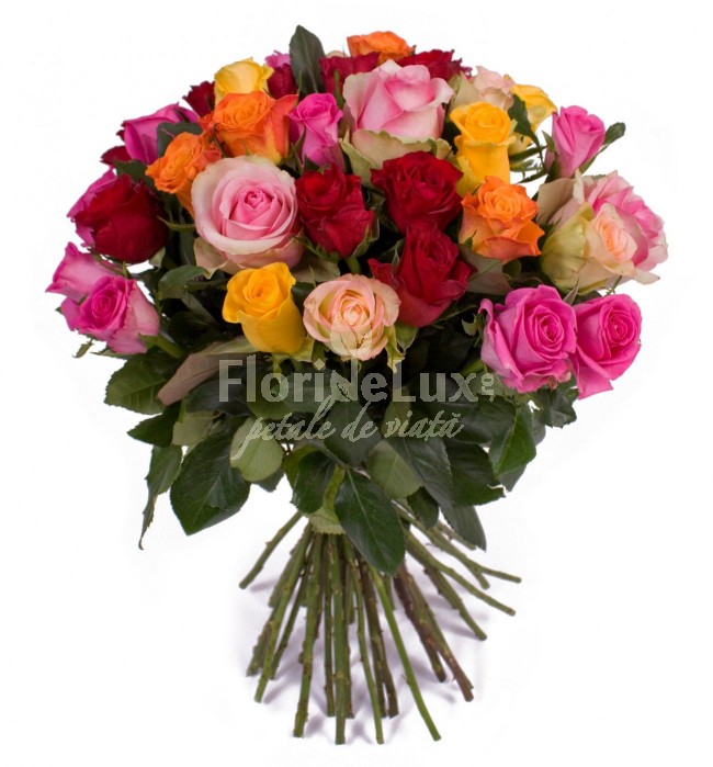 trandafiri multicolori in buchet