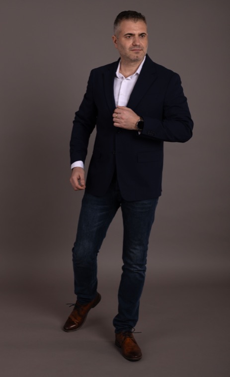Portret profesional vertical Marius Dosinescu