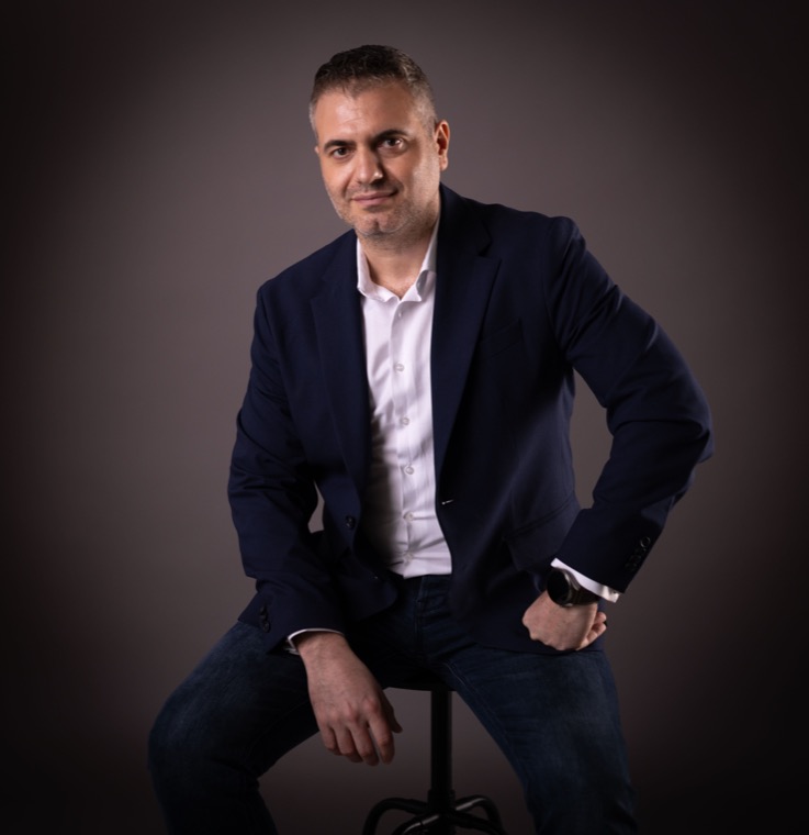 Marius Dosinescu, portret business în studio