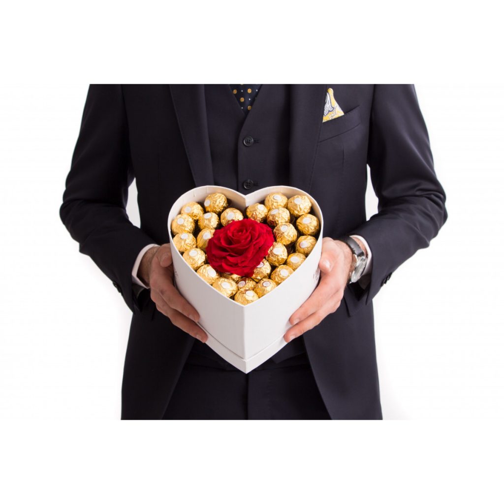 Inimă dulce Ferrero Rocher și trandafir criogenat, doar 439,99 RON!