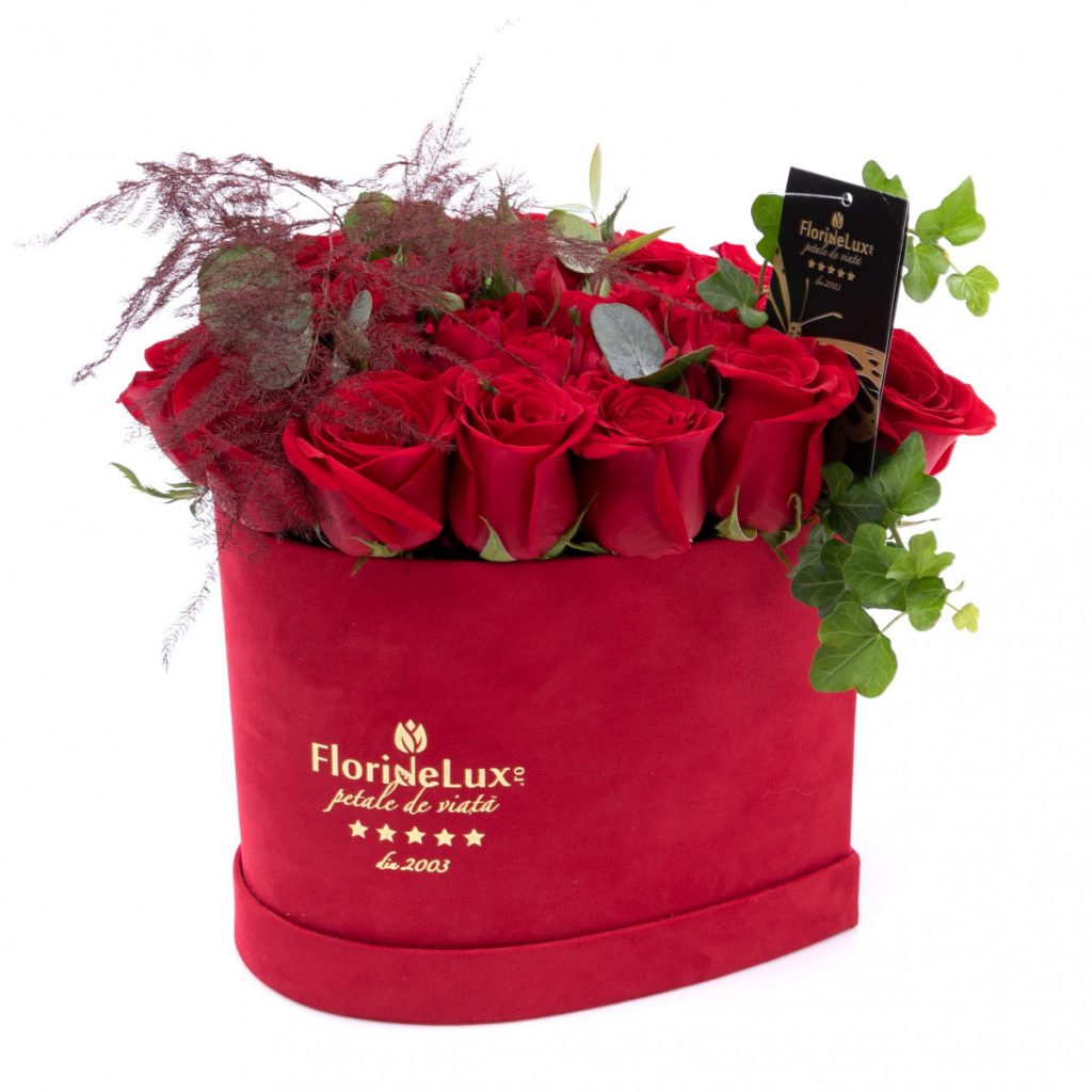 Cutie de catifea cu trandafiri romantici, doar 429,99 RON!
