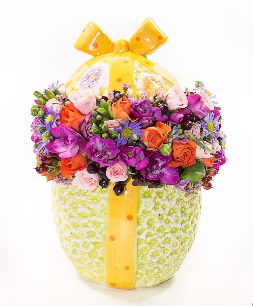 Aranjamente de Paște 2021, Ou din ceramică plin cu flori colorate, doar 305,99 RON